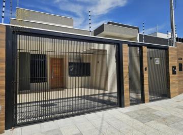 Casa · 138m² · 3 Quartos · 2 Vagas · Casa à venda em Maringá, com 3 quartos, 138 m², pé-direito alto e piscina aquecida