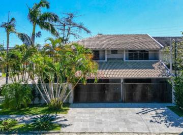 7EgdiRRUR3aY9ISITqYqVghJY7SgUqjAdw2Do4fq.png · Casa 100% Mobiliada e Decorada, 3 suítes, piscina, à venda no litoral | Centro de Guaratuba/PR