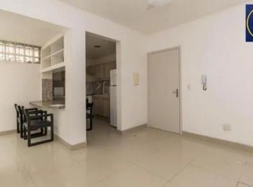 Apartamento · 39m² · 1 Quarto · Apartamento de 1 dormitório, com um pequeno pátio no bairro Centro Histórico.
