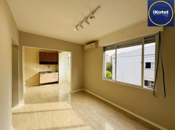 Apartamento · 47m² · 2 Quartos · 1 Vaga · Apartamento com 2 quartos, 47m², reformado, bairro Petrópolis