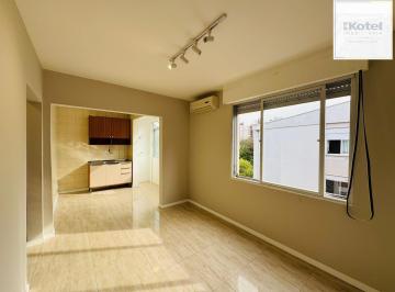 Apartamento · 47m² · 2 Quartos · 1 Vaga · Apartamento com 2 quartos, 47m², reformado, bairro Petrópolis