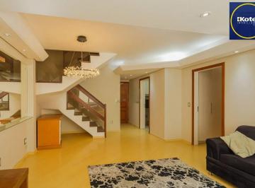Apartamento · 158m² · 2 Quartos · 2 Vagas · Cobertura charmosa com terraço e 2 vagas no Petrópolis