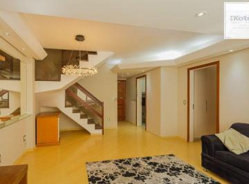 Apartamento · 158m² · 2 Quartos · 2 Vagas · Cobertura charmosa com terraço e 2 vagas no Petrópolis