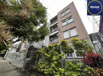 Apartamento · 85m² · 3 Quartos · Apartamento de 3 quartos com dependência de empregada bairro Moinhos de Vento