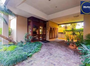 Apartamento · 93m² · 2 Quartos · 1 Vaga · apartamento de 2 quartos, suíte e 1 vaga de garagem no bairro Menino Deus