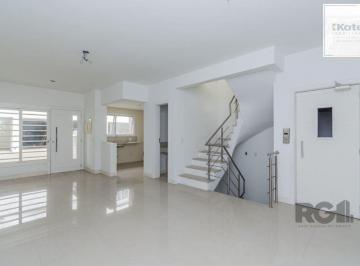 Casa · 251m² · 3 Quartos · 3 Vagas · Excelente casa em condomínio de 251m² com 3 suítes e elevador!