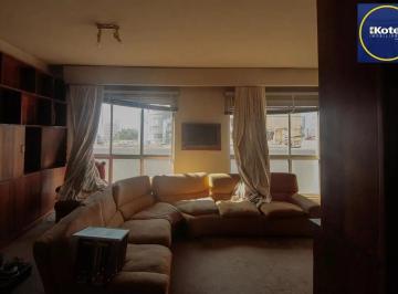 Apartamento · 204m² · 4 Quartos · 2 Vagas · Vende-se apartamento com 4 quartos (1 suíte), 204 m² e 2 vagas - Rio Branco