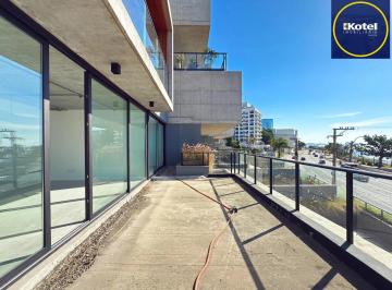 Apartamento · 230m² · 3 Quartos · 4 Vagas · Belíssimo apartamento com projeto diferenciado e vista deslumbrante para o pôr d