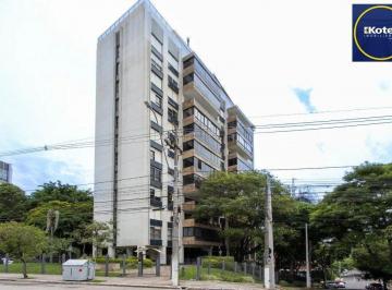 Apartamento · 258m² · 3 Quartos · 2 Vagas · Apartamento grande em Petrópolis. com 257,90m2,  sacada, elevador e linda vista.