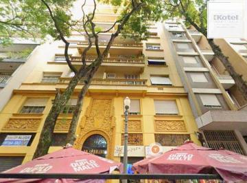 Apartamento · 101m² · 3 Quartos · Apartamento de 3 dormitórios, 2 banheiros no Centro Histórico.
