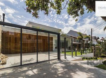Casa · 250m² · 3 Quartos · 2 Vagas · Casa de três dormitórios, suíte e duas vagas de garagem no bairro Chácara das