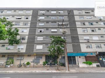 Apartamento · 66m² · 2 Quartos · Apartamento 2 dormitorios, no Menino Deus reformado