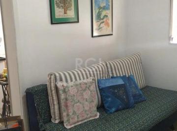 Apartamento · 37m² · 1 Quarto · 1 Vaga · Apartamento de um dormitório no bairro Santo Antônio em Porto Alegre.
