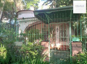 Casa · 300m² · 3 Quartos · 2 Vagas · Casa à venda - em Petrópolis