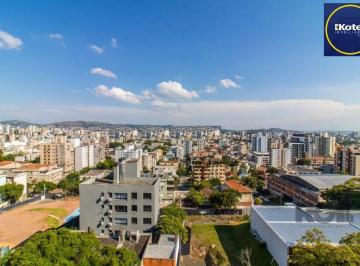 Apartamento · 222m² · 4 Quartos · 2 Vagas · Apartamento de quatro quartos, suíte e duas vagas de garagem no bairro Rio Branc