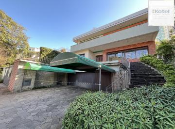 Casa · 430m² · 4 Quartos · 2 Vagas · Casa de 4 quartos, 2 suítes e 2 vagas de garagem no bairro Boa Vista em POA