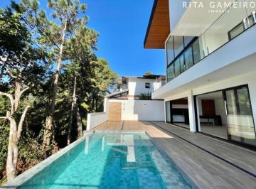 Casa · 330m² · 4 Quartos · 4 Vagas · Impecável Casa em Condomínio: 4 Quartos, 4 Suítes, 3 Salas, 7 Banheiros, 4 Vagas - Várzea, Teresópol