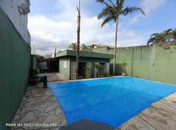 Casa de 3 quartos, Itanhaém · Casa com piscina e 3 quartos em Itanhaém.