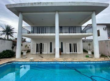 Casa de 8 quartos, Itanhaém · Casa à 100m do mar com 8 quartos e piscina em Itanhaém.