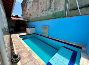 Casa de 3 quartos, Itanhaém · Casa na praia com piscina e 3 quartos em Itanhaém.