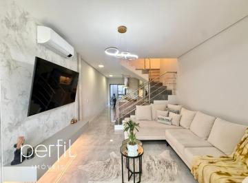 Foto 01 · Casa à venda em Joinville-SC, bairro Bom Retiro: 3 quartos, 1 suíte, 2 salas, 2 vagas, 132m² de área