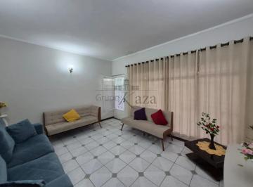 Casa · 300m² · 4 Quartos · 2 Vagas · Oportunidade - Casa - Jacareí - Centro - 4 Dormitórios - 242m².