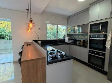 Casa de 3 quartos, Taboão da Serra · “Casa de Condomínio com Vista Definitiva para o Verde Flores da Serra”
“Exclusividade e Conforto ''