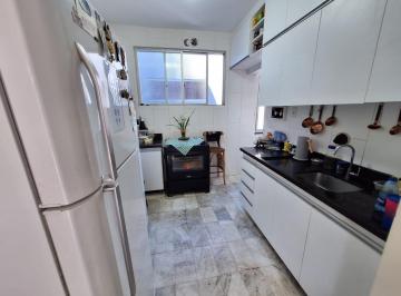 b4d72bb3114f21174859dd5cf3e6171da2342540 · APARTAMENTO 2 QUARTOS SUÍTE CLOSET VARANDA GARAGEM REFORMADO À VENDA NA BARRA!