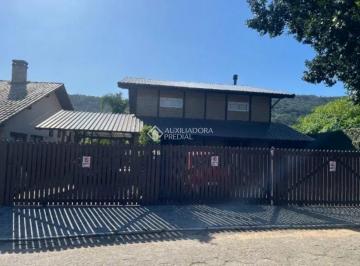 Casa · 310m² · 2 Quartos · 2 Vagas · Casa com 2 suítes e 310m² no Village I na Lagoa da Conceição