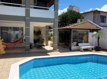 Casa · 410m² · 4 Quartos · 2 Vagas · Casa Duplex Nascente em Condomínio Fechado – A Poucos Passos da Praia