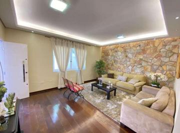 Casa de 3 quartos, São Paulo · Casa com 260 m² e 3 quartos à venda em Pacaembu