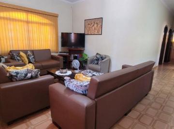Casa de 2 quartos, Bertioga · Casa a 300 metros do mar, no Centro da cidade