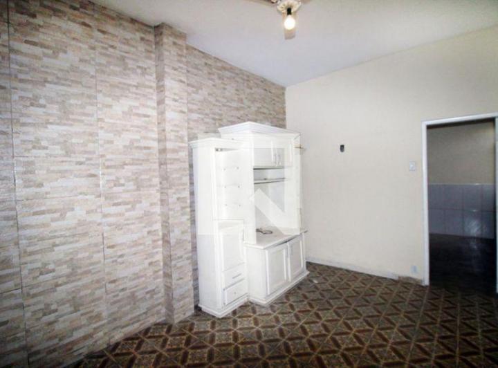 Foto do imóvel - Casa com 2 quartos e quintal para comprar
