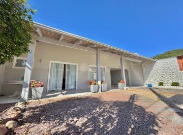 Casa · 330m² · 5 Quartos · 3 Vagas · CASA PARA LOCAÇÃO ANUAL - FAZENDA, ITAJAÍ