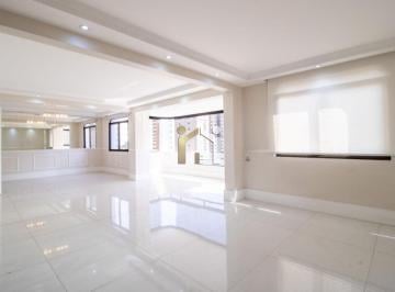 Apartamento · 210m² · 3 Quartos · 3 Vagas · Apartamento para locação ou compra em Moema com 210m², 3 suítes e 3 vagas.