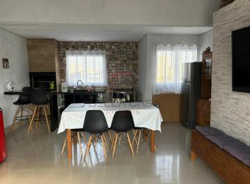 Casa · 140m² · 3 Quartos · 2 Vagas · Casa ampla e bem distribuída, com 140 m² de área construída