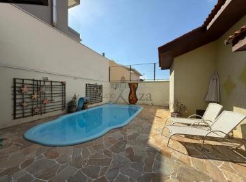 Casa · 420m² · 3 Quartos · 4 Vagas · Oportunidade - Casa em Condomínio - Condomínio Jardim Coleginho - Jacareí - 3 Dormitórios - 299m².