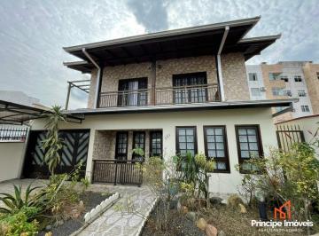 Casa · 121m² · 4 Quartos · 2 Vagas · Casa com 4 quartos no Guanabara em Joinville