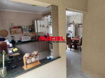 Casa · 135m² · 4 Quartos · 3 Vagas · Casa de Lote Inteiro com 4 Quartos, Área Gourmet Completa no Jardim Castanheiras