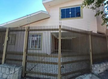 FACHADA · Casa na região central de Poços de Caldas