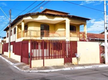 Casa · 152m² · 6 Quartos · 5 Vagas · Sonhe Grande: Casa Reformada na Rua 07 Metropolitana - Núcleo Bandeirante
