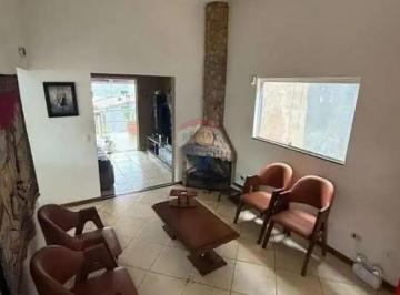 Casa · 130m² · 3 Quartos · 4 Vagas · Casa com 3 Suítes para alugar, 150m²  por R$ 6.500,00/mês - Jardim Maristela - Atibaia/SP