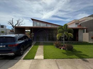 Casa · 220m² · 3 Quartos · 2 Vagas · Casa com 3 Suítes e Varanda Gourmet à venda no Cond. Ilha da Lagoa na Massagueira
