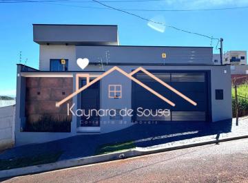 Casa · 133m² · 3 Quartos · 2 Vagas · Casa linda com lote inteiro no Parque Real!!