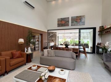 Casa · 330m² · 4 Quartos · 4 Vagas · Casa Térrea no Plateu Dor, 4 suítes.