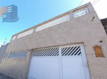Casa · 130m² · 2 Quartos · 2 Vagas · Sobrado Reformado com Terraço – Conforto e Excelente Localização!