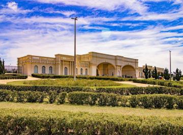 794d3445446d94a04163c5d6a09c7e6a47241a4a · Terreno à venda no Condomínio Jardim Versailles em Uberlândia