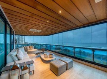 Apartamento · 319m² · 3 Quartos · 3 Vagas · 
                                Excelente apartamento à venda no Golden Green, na Barra da Tijuca. 