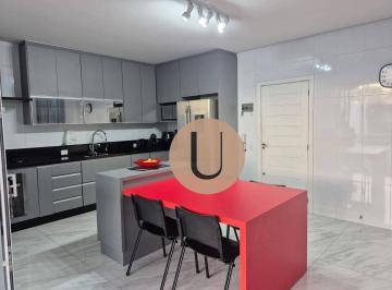1108651cd1d05bc18cddb6632cfe0d424785b248 · Oportunidade Única! Casa Mobiliada com Piscina e 3 Suítes em Bairro Nobre