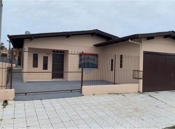 Casa · 408m² · 4 Quartos · Casa Espaçosa em Capão: 3 Quartos, Ótimo Preço!